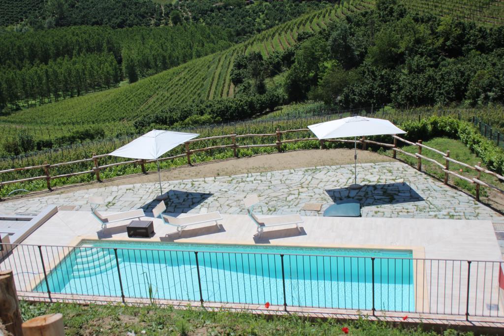 Poggio Dei Farinetti Panzió Diano dʼAlba Kültér fotó